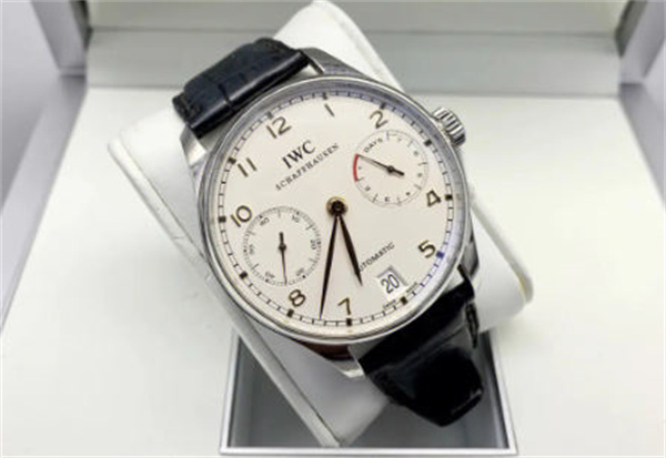 万国手表进水了如何修复(图) 万国手表进水了如何修复(图)