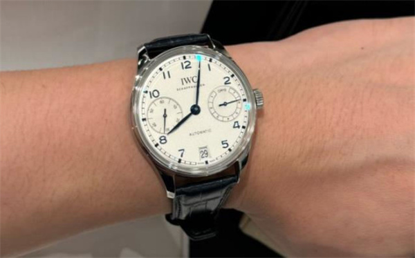 万国腕表进水了处理技巧是什么(图) 万国腕表进水了处理技巧是什么(图)