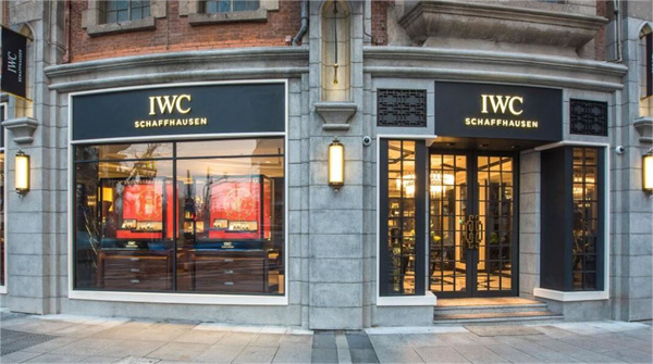 万国腕表走走停停处理办法是什么(图) 万国腕表走走停停处理办法是什么(图)