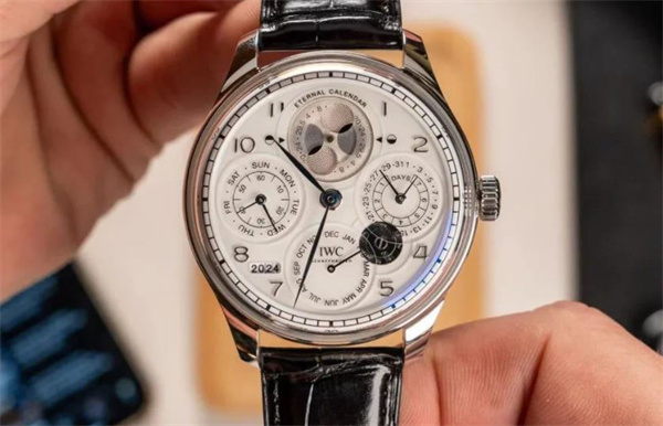 万国腕表走走停停怎么解决(图) 万国腕表走走停停怎么解决(图)