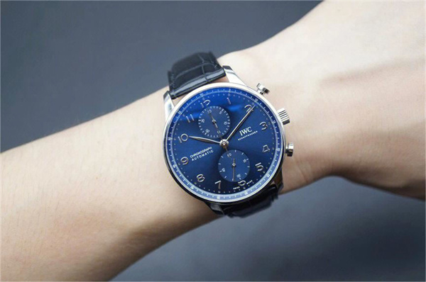 万国腕表发条一直上不紧处理办法大全(图) 万国腕表发条一直上不紧处理办法大全(图)